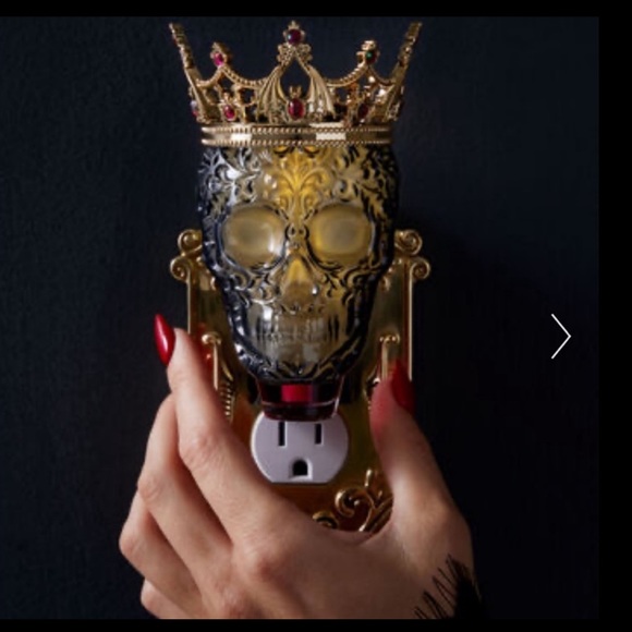 🎃 BBW Spooky Skull King Nightlight Wallflowers Fragrance Plug NEW - Picture 2 of 4